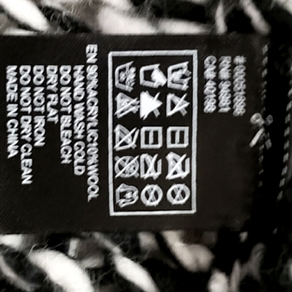 Forever 21 black and white cable knit sweater M - Picture 5 of 5